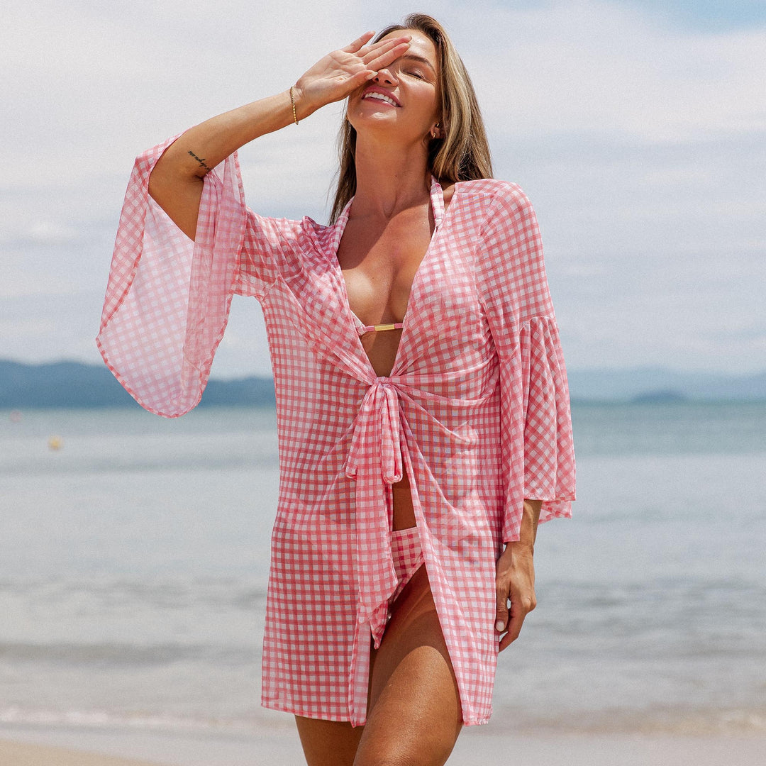 Look de praia com biquini e saída de praia aurora combinando na estampa Vichy Laranja da Lili Sampedro