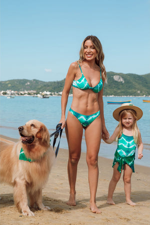 Biquíni Top Fixo e Calcinha Asa Delta com Conjunto combinando para a família toda no Tie Dye Verde da Lili Sampedro