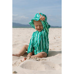 Body de Manga Longa com Chápeuzinho com Proteção UV Moda Infantil, para usar na praia, combinando, na Estampa Listras Verdes, da Lili Sampedro.