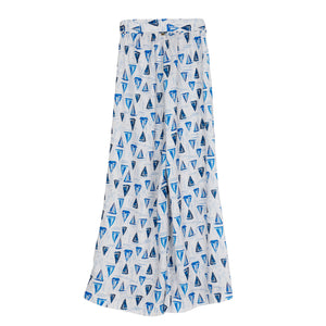 Calca de cintura alta, saída de praia, na estampa barcos off white da collab Charada Conceito e Lili Sampedro