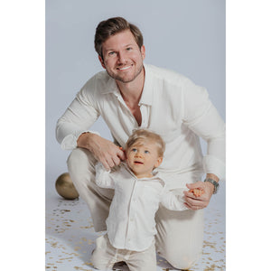 Pai e filho combinando com calca de linho de praia lili sampedro