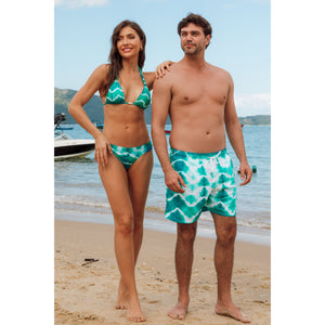 Conjunto para casais combinando Tie Dye Verde com biquíni e short masculino bermuda de praia adulto