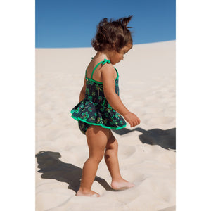 Bebe de 2 anos vestindo o maiozinho Olivia na Estampa Coqueiros Azul Marinho da Lili Sampedro