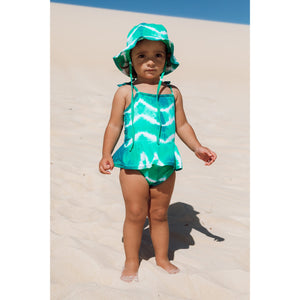 Maio de praia infantil tie dye verde e branco com babadinho e chapéu infantil combinando Tie Dye Verde da Lili Sampedro