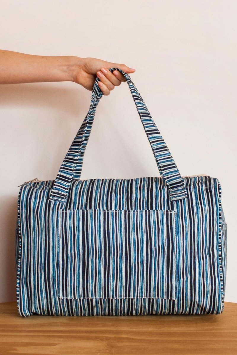 mala de viagem em estampa listras azul marinho da lili sampedro