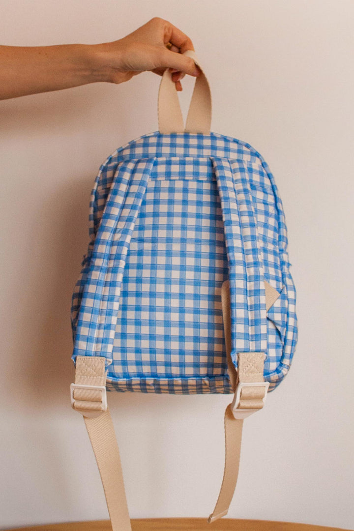 Mochila de escola infantil na estampa Xadrez Azul da Lili com alças relguláveis 