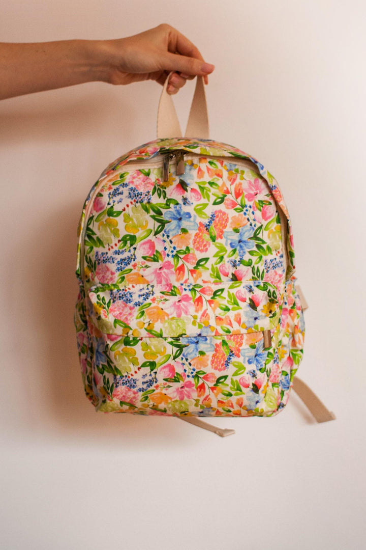 Mochila de praia infantil, com bolsos e alças com regulagem na estampa Primavera da Lili