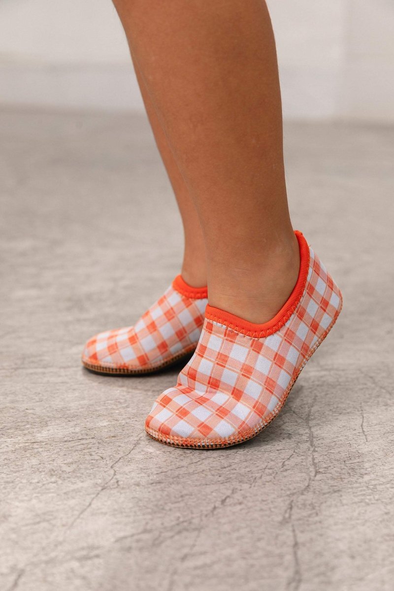 Sapatinho Nico de neoprene na estampa Vichy Laranja