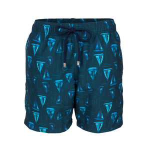 Short Adulto Masculino de Praia na Estampa Barcos Azul Marinho da Collab Nautica da Lili Sampedro e Charada Conceito