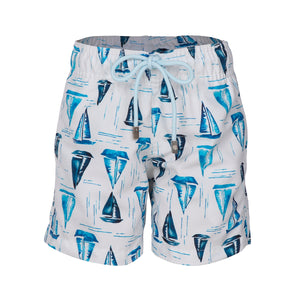 Short Infantil Masculino de Praia na Estampa Barcos Off White da Collab Nautica da Lili Sampedro e Charada Conceito