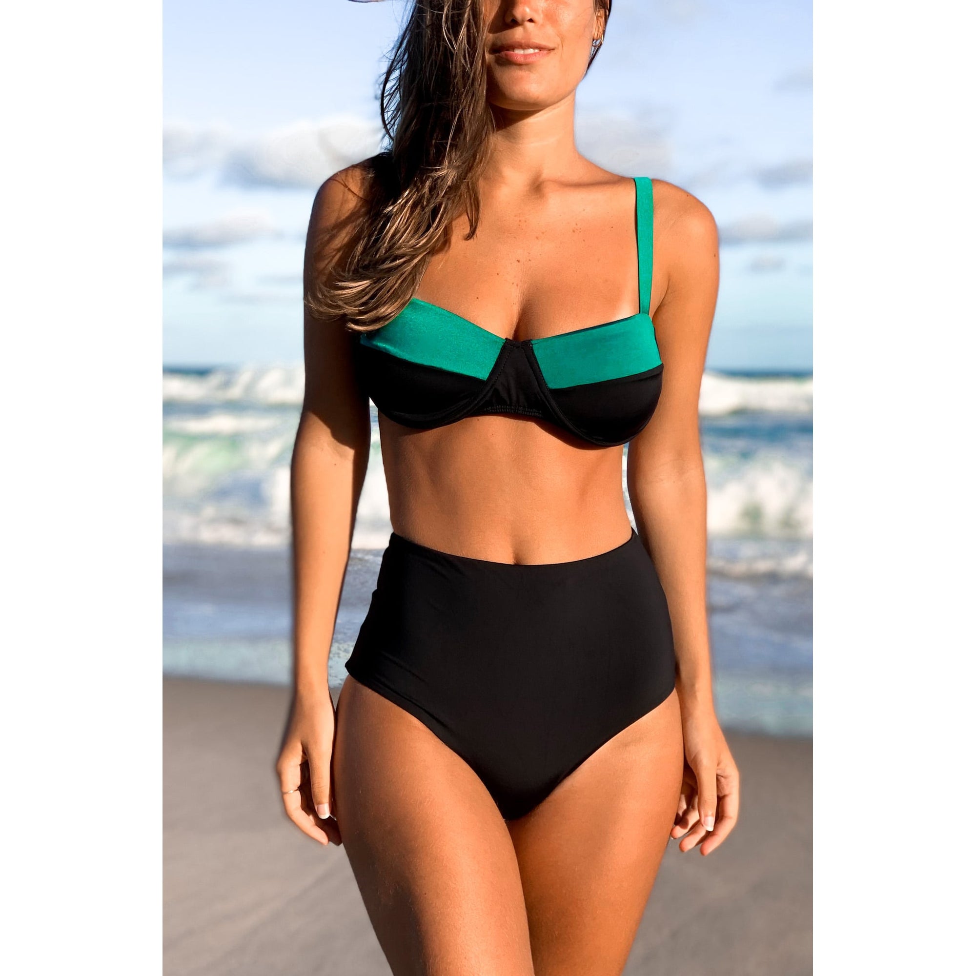 Top de Biquíni tipo Sutia Bi-color Preto e Verde da Lili Sampedro Moda Praia Brasileira