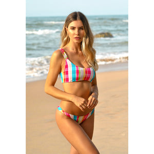 Biquíni de Praia Feminino na Estampa Xadrez da Collab da Charada Conceito e Lili Sampedro