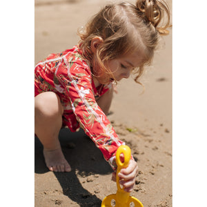 Camiseta UV Infantil de Praia Estampado de Lycra da Lili Sampedro na Estampa Flores Vermelhas