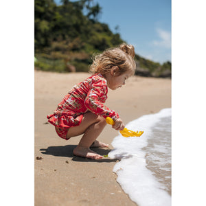 Camiseta UV Infantil de Praia Estampado de Lycra da Lili Sampedro na Estampa Flores Vermelhas