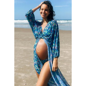 Luisa Accorsi Vestindo Saída Carol na Estampa Cavalo Marinho na Praia de Lili Sampedro Moda Praia Combinando