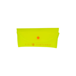 Porta Óculos Amarelo Neon de Silicone com Logo Lili Sampedro para Praia ou Piscina