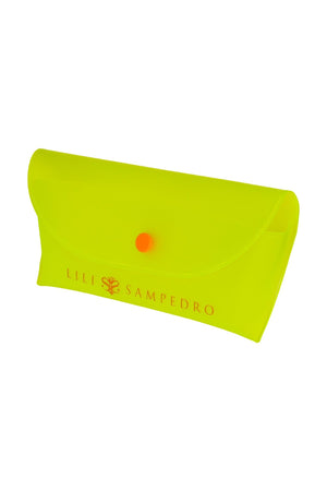 Porta Óculos Amarelo Neon de Silicone com Logo Lili Sampedro para Praia ou Piscina