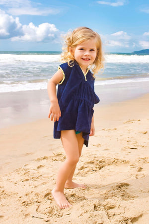 Roupao Infantil para Praia Atoalhado na cor Azul Marinho com detalhes em Amarelo da Lili Sampedro Moda Praia Infantil para idades de 1 a 8 anos