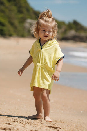 Roupao Infantil Atoalhado, na corVerde Amarelo Lima com detalhes em Azul Marinho, Infantil Feminino, Moda Praia Lili Sampedro