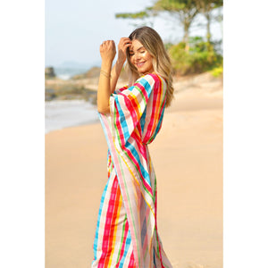 Saída de Praia Kaftan na Estampa Xadrez da Collab Charada Conceito com a Lili Sampedro