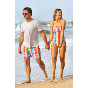 Short Adulto Masculino de Praia na Estampa Xadrez da Collab da Charada Conceito com a Lili Sampedro
