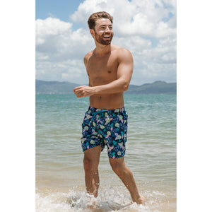 Short Masculino de Praia Bermuda Estampada Tartaruga Azul com Look para a Família toda combinando da Lili Sampedro